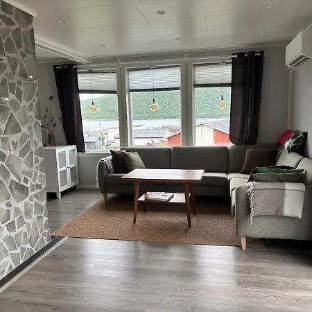 Feriehus Cozy In The Heart Of Botnhamn *